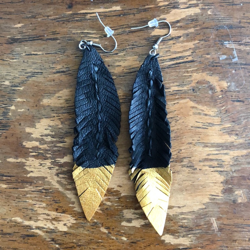 NWOT Vintage Feather Earrings